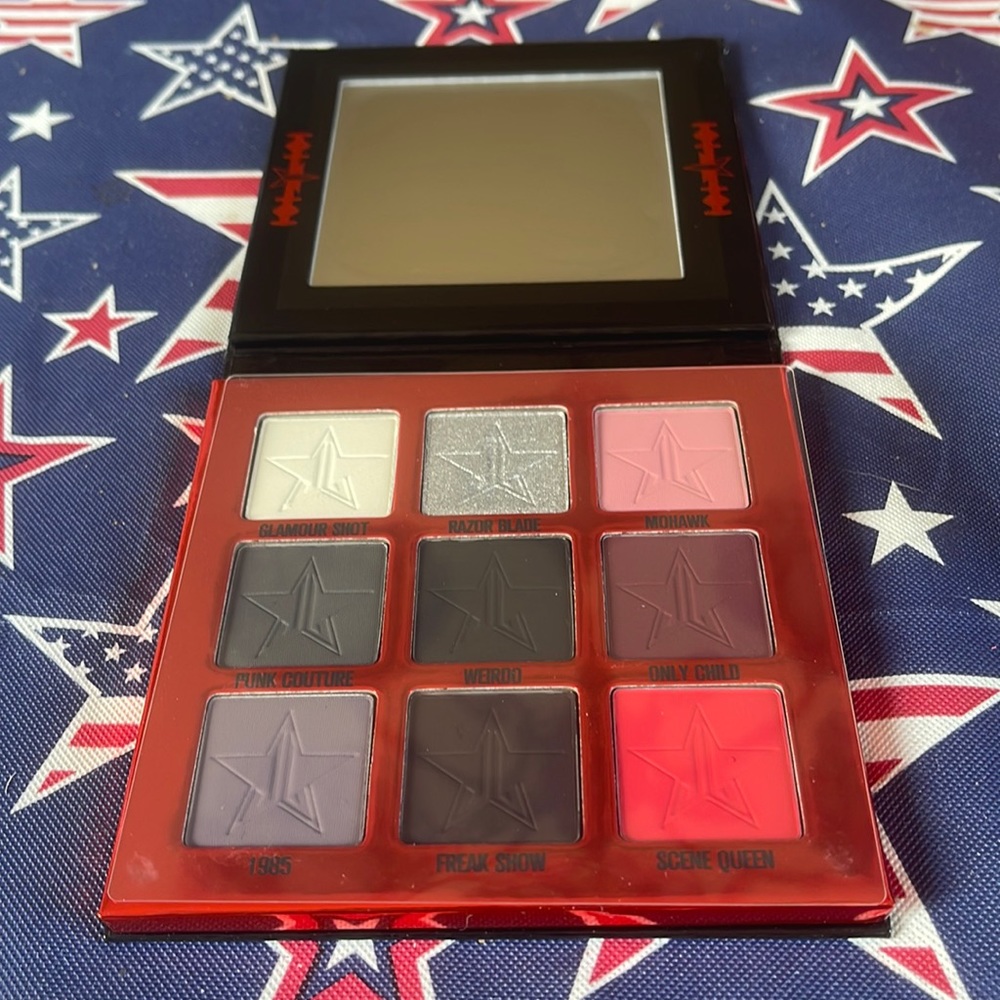 Weirdo eye shadow palette